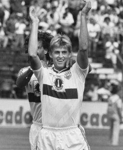 /?proxy=REDAKTION/Verein/Historie/03_vfb_waldhof_19890812-Manfred-Kastl-255x310.jpg